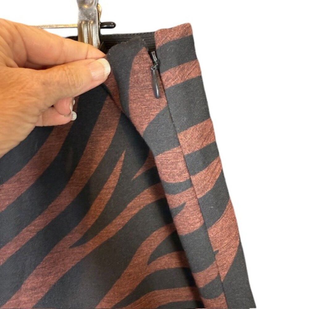 Ann Taylor High Rise Legging Zebra / Tiger Print Rust‎ Brown Black Size 10 - Picture 3 of 13